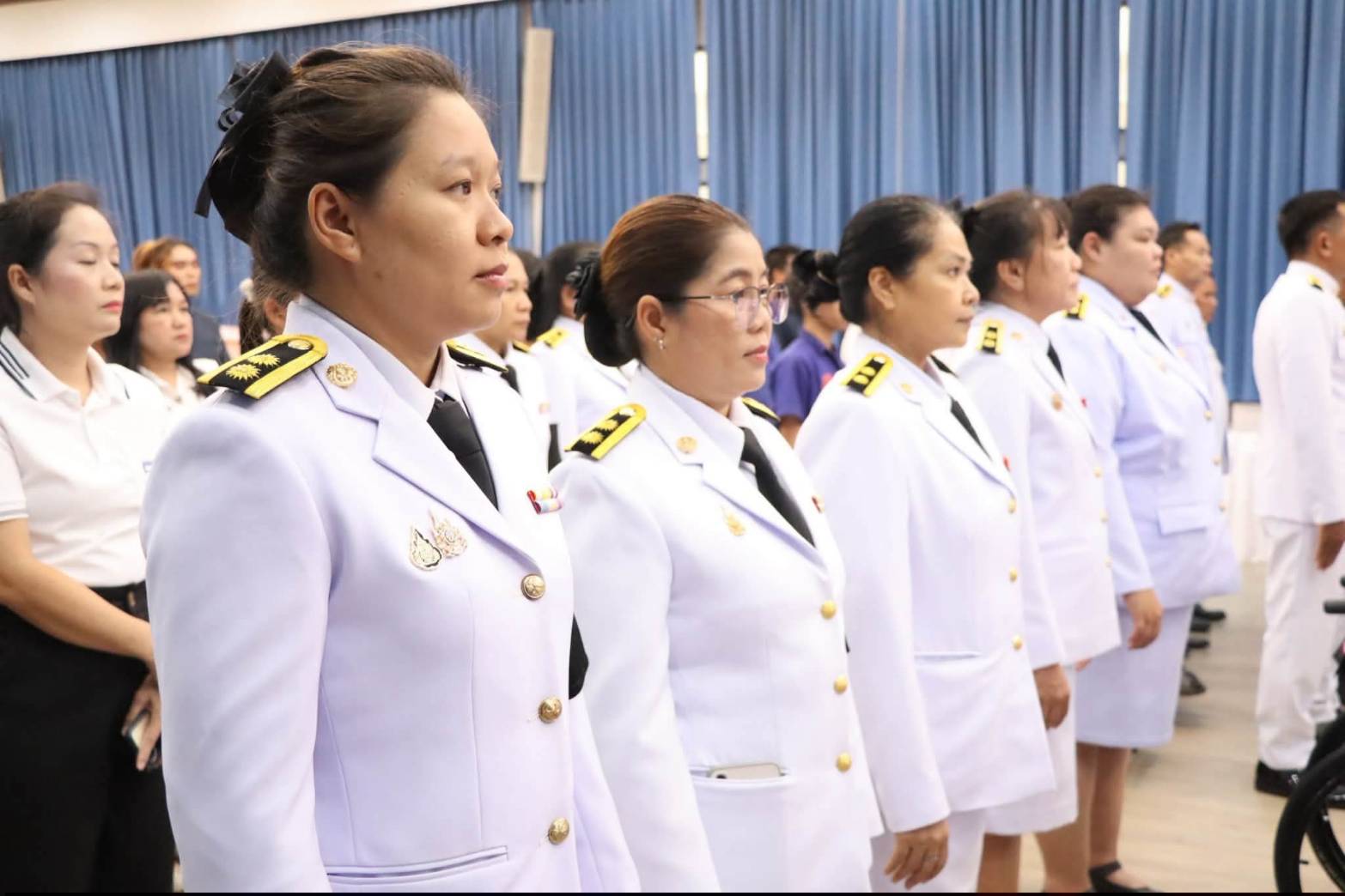 title - นางสาวอมรรัตน์ แขวงโสภา ปฏิรูปที่ดินจังหวัดพระนครศรีอยุธยา ปฏิบัติหน้าที่ในตำแหน่งผู้อำนวยการศูนย์ส่งเสริมและพัฒนาอาชีพเสริมนอกภาคการเกษตร(ศพส.) เป็นประธานในพิธีถวายสัตย์ปฏิญาณเพื่อเป็นข้าราชการที่ดีและพลังของแผ่นดิน เนื่องในโอกาสมหามงคลเฉลิมพระชนมพรรษา พระบาทสมเด็จพระปรเมนทรรามาธิบดีศรีสินทร มหาวชิราลงกรณ พระวชิรเกล้าเจ้าอยู่หัว 28 กรกฎาคม 2569